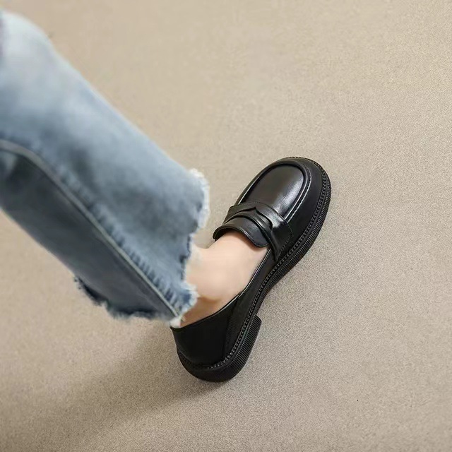 Retro British women's leather shoes autumn new designer women's shoes soft flat loafers simple and atmospheric single shoes