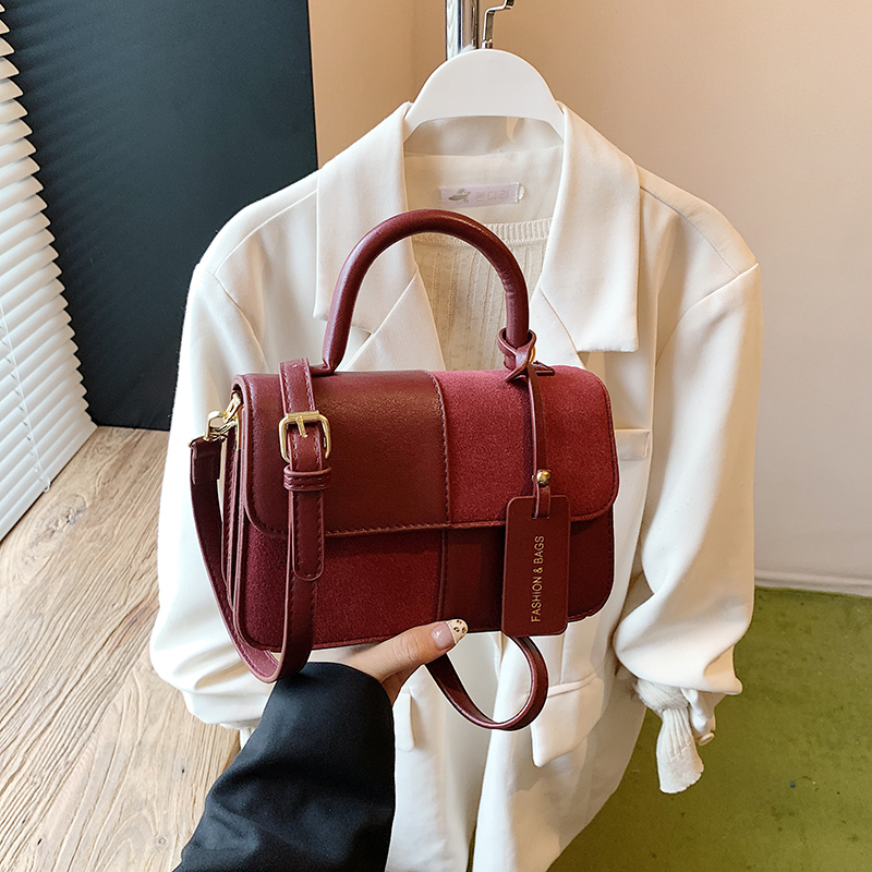 2025 girls' fashionable shoulder bag with simple design, daily multifunctional small square shape, ladies' high-end elegant classic bag, lux