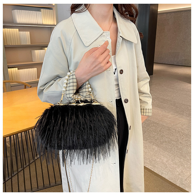 2025 autumn new plush handbag light luxury elegant niche design versatile trendy style pearl chain fluffy style women's handbag designer bag