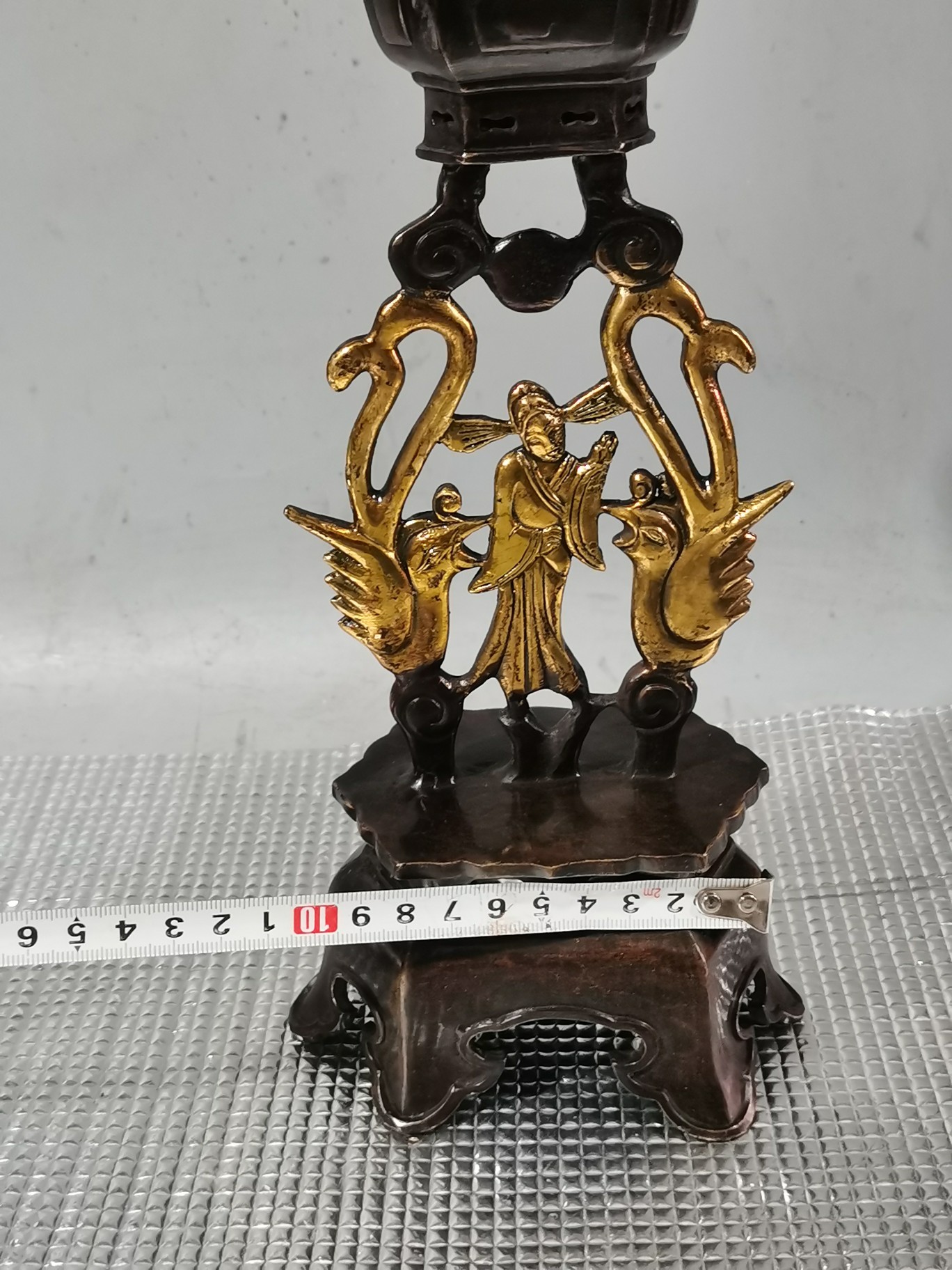 The ancient gilded copper lamp has perfect workmanship and thick patina.