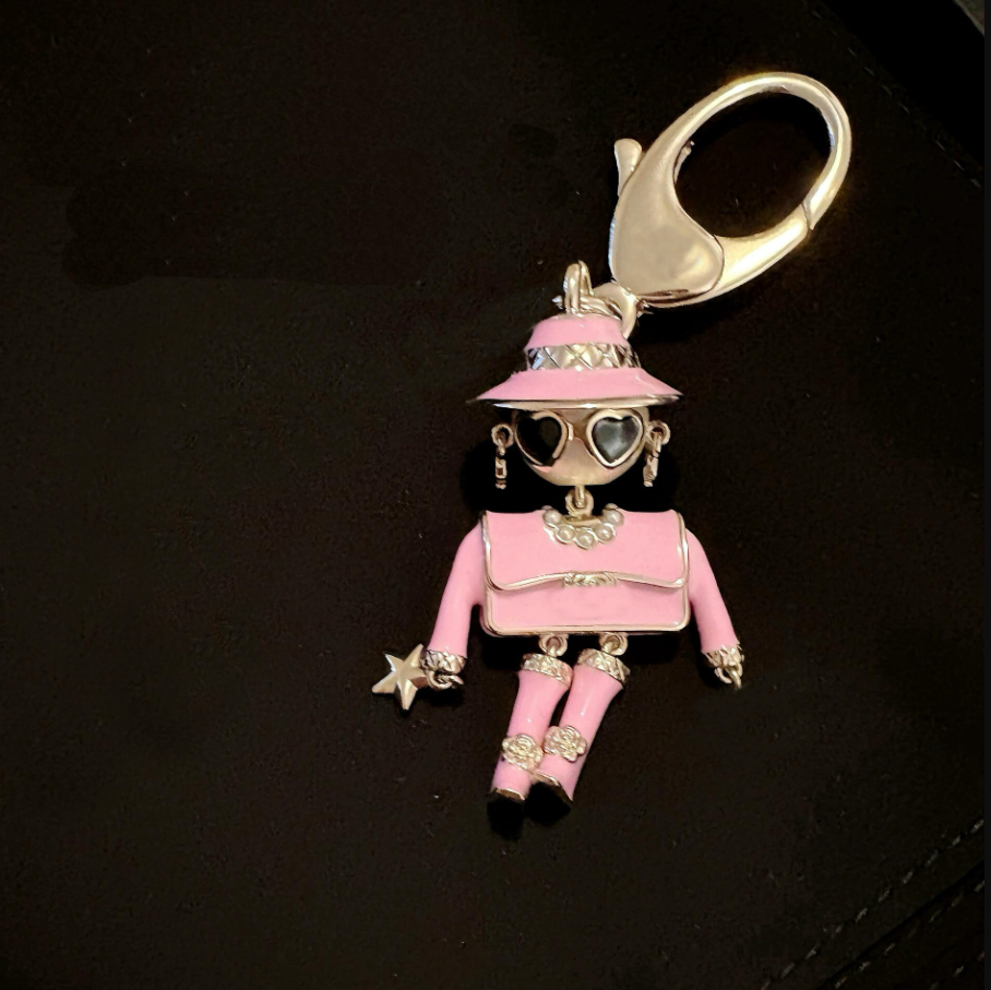 Keychains Lanyards New Bag Charm Luxury Doll Robot keychain for Women Cute bag charms Classic Pendant chain Fashion Key Rings quality Refreshing Style key chain gift