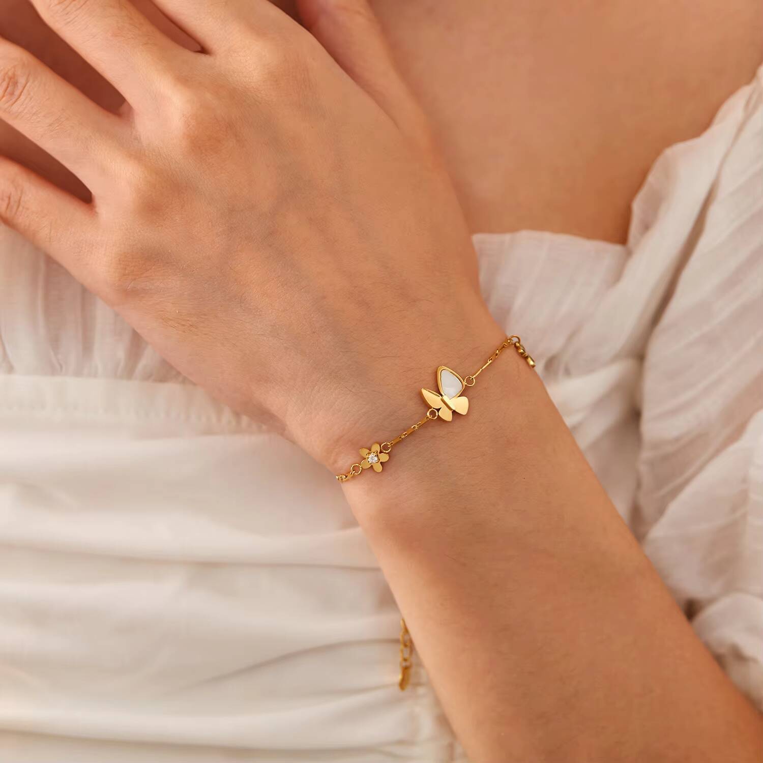 Delicate Mother Shell butterfly Flower Versatile commuter Wind INS Bracelet