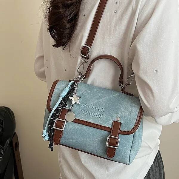 2025 Popular College Style Messenger Women's Large-Capacity Backpack Commuter Versatile Fashion Portable Shoulder Bag