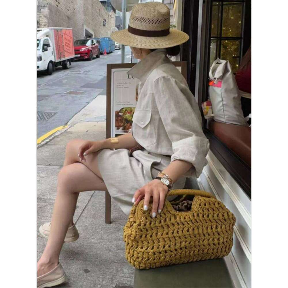 Fashion Straw Cloud Woven Clip Shell Bag Handmade Handbags Elegant Summer Beach Bags Clutch Purses For Holiday Party