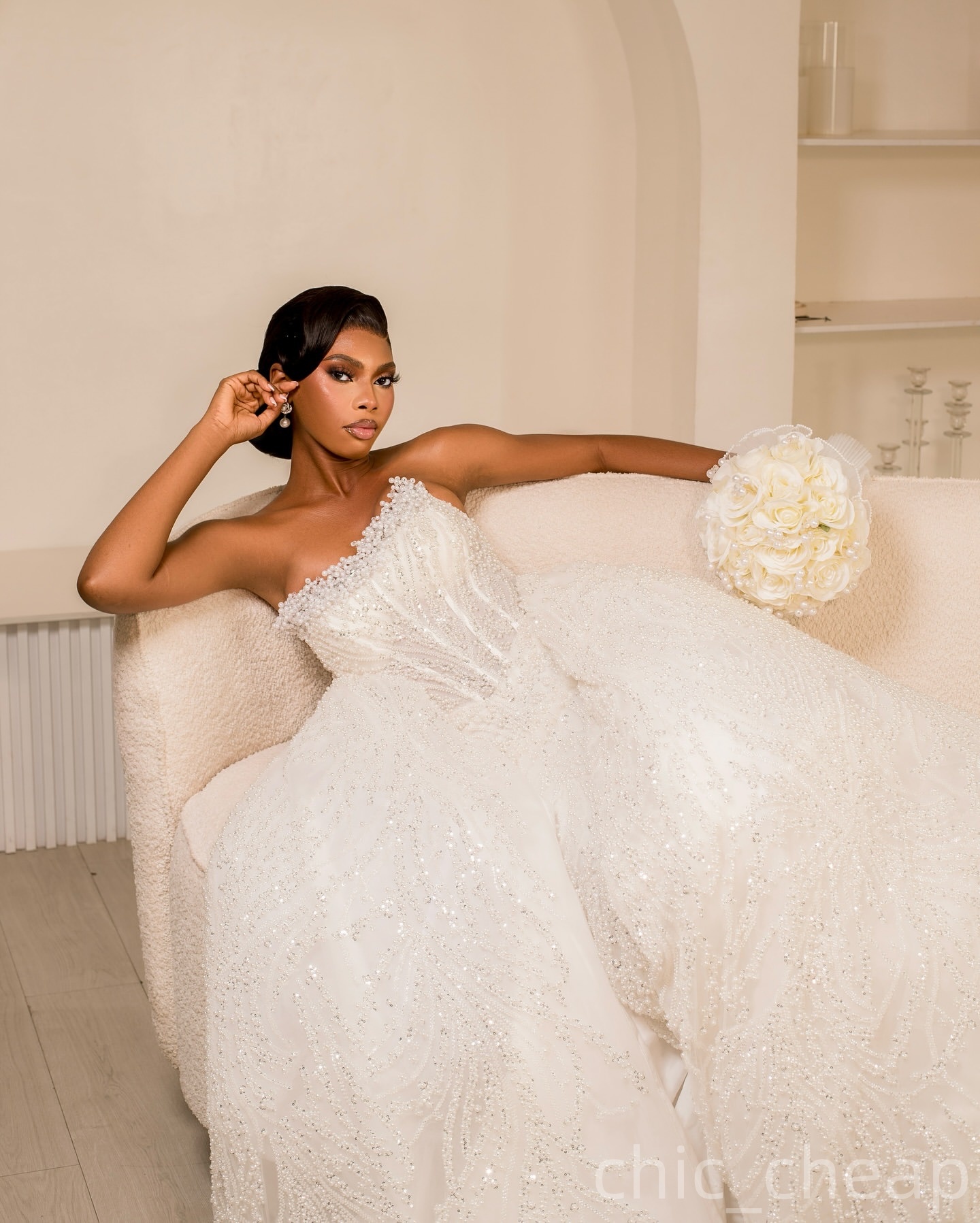 2025 Aso Ebi Plus Size Ivory Mermaid Wedding Dress Sweetheart Pearls Sequined Lace Detachable Train Vintage Bridal Gowns Dresses ZJ0459