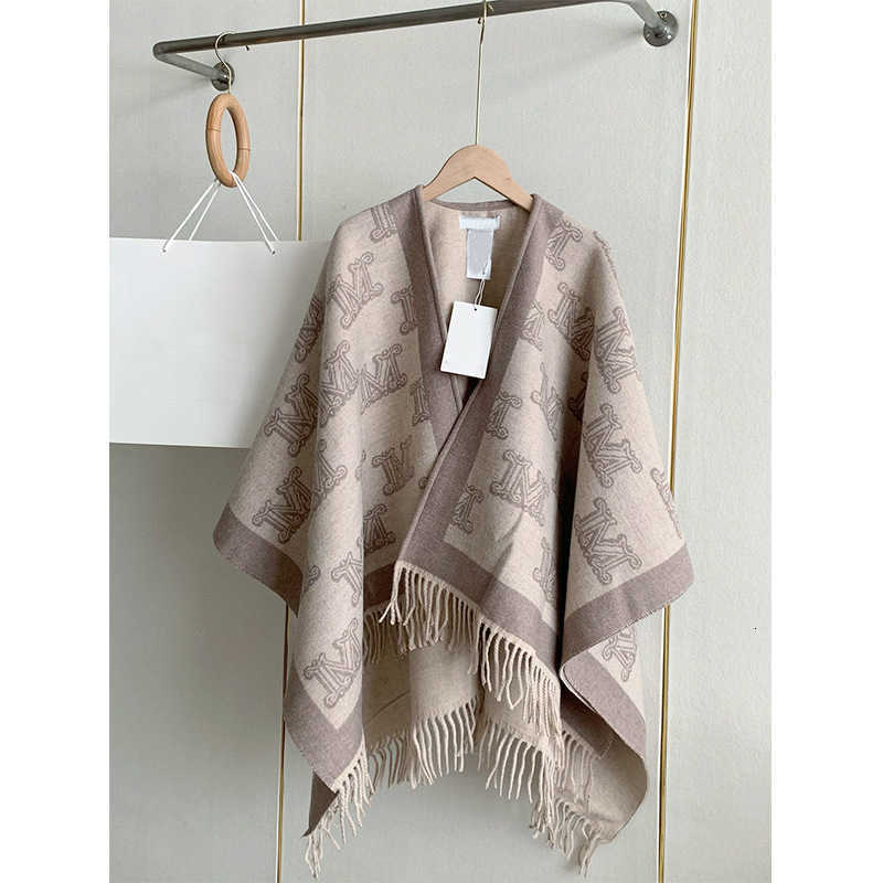 Scarves Designer High-End M Letter Double-Sided Wool Shawl Cape for Women New Autumn and Winter Warm Tassel Outerwear with Vintage Floral Scarf DR05
