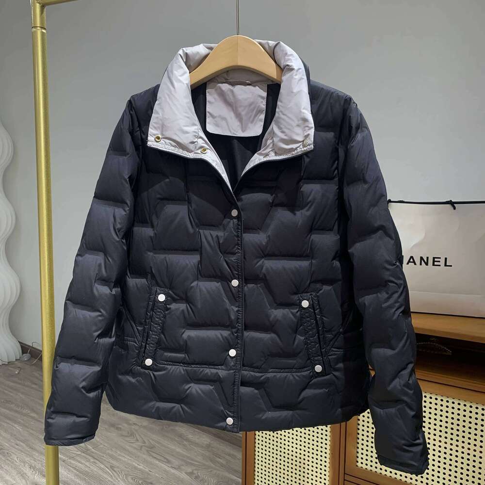Lagabogy 2025 New Winter Women 90% White Duck Down Coat Female Stand Collar Single Breasted Jacket Casual Loose Puffer Parkas