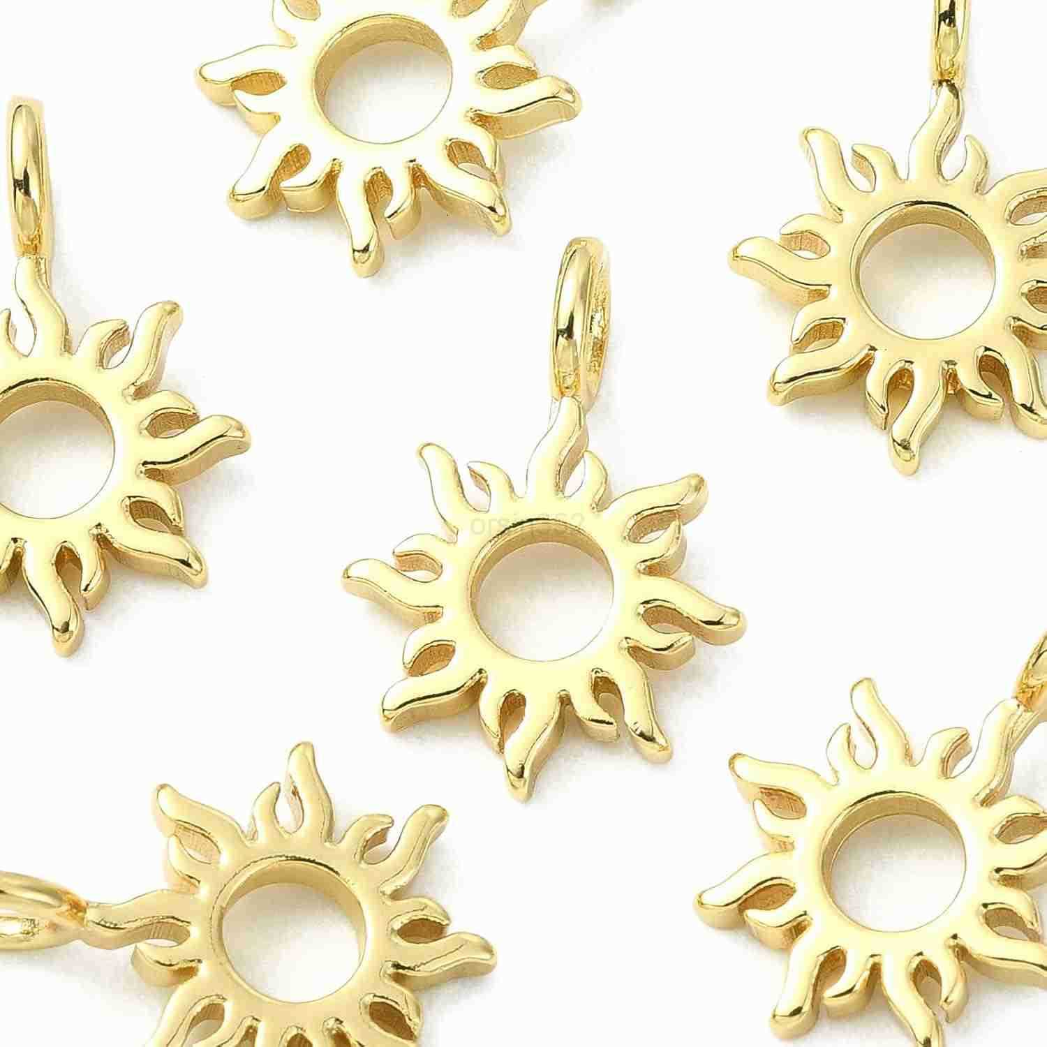 8 Pcs Brass Sun Charms Golden Celestial Charms 14K Gold Plated Sunshine Charms for DIY Craft Keychain Necklace Earring Bag Jewelry MakingW250911