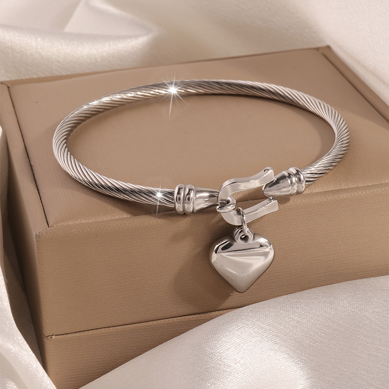 Designer Fashion Jewelry Twisted Bracelet Gold Plated Heart Charm Bangle Luxury Curb Chain Design Elastic Buckle Bangle Gift for Women Christmas Gift 