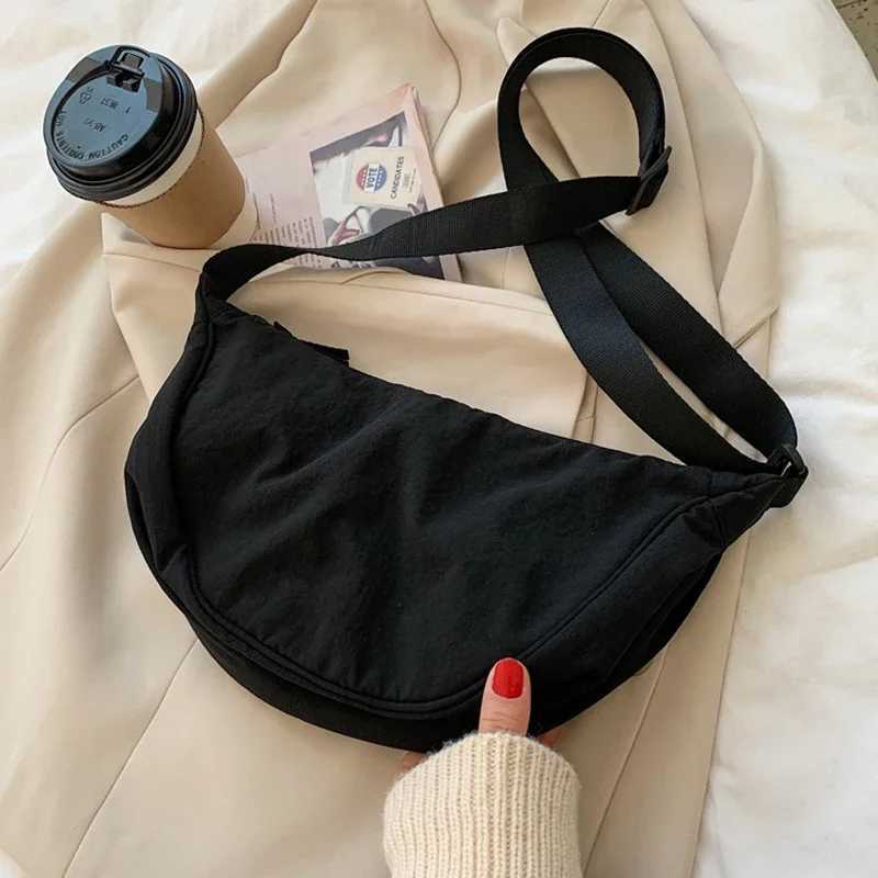 New Simple and Casual Solid Color Nylon Large Capacity Womens Dumpling Bag Shoulder Bag for Travel and Commuting W250911