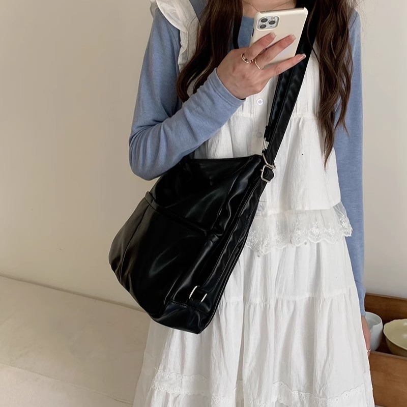 Designer luxury 2025 Spring New Soft Leather Bag for Women Large Capacity Three-in-One Commuter Tote Bag Multifunctional Backpack Crossbody School Bag
