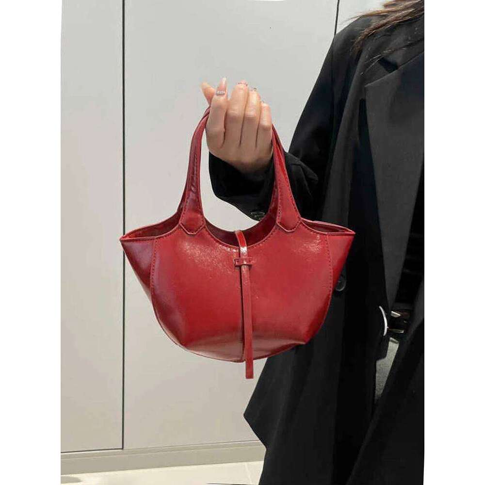 New Women Commuter Small Bucket Bags Classic Red PU Leather Lady Crossbody Bag Simple Female Handbags