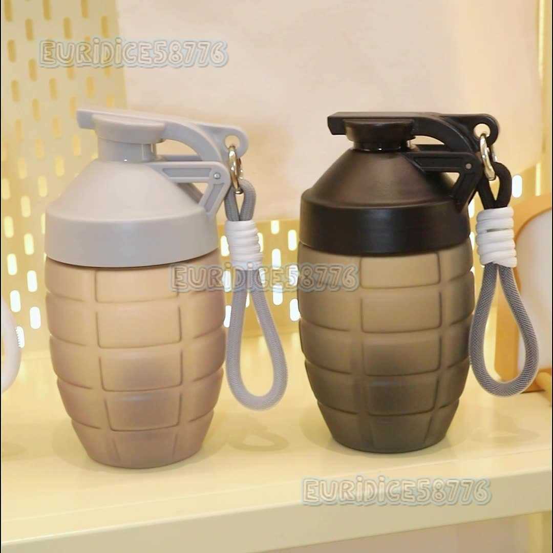 Creative Shaker Cup with Handle for Protein Powder and Milkshake Plastic Cup for Summer Sports and Fitness 600ml Pineapple Cup H250911