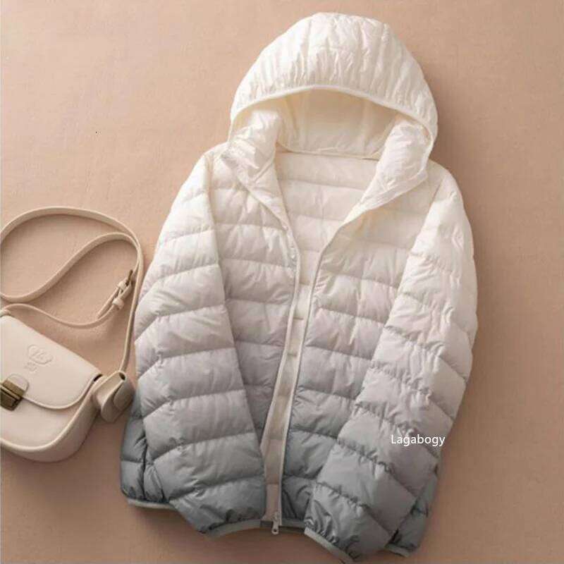 Lagabogy 2025 Winter Women 90% White Duck Down Coat Ultra Light Oversize Puffer Jacket Female Short Hooded Gradient Color Parkas