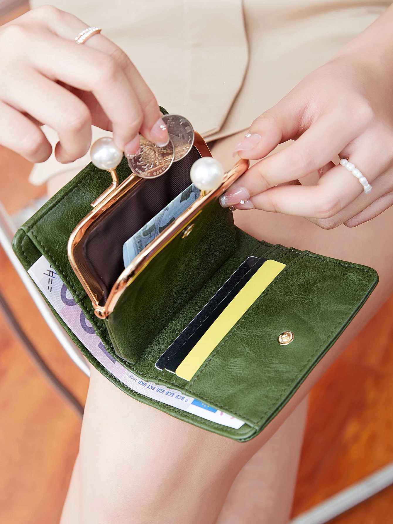 Womens Cute Pearls Kiss Lock Wallet multifunctional Trifold Large Capacity Short Wallet fashion PU Leather Coin ZeroWallet W250911