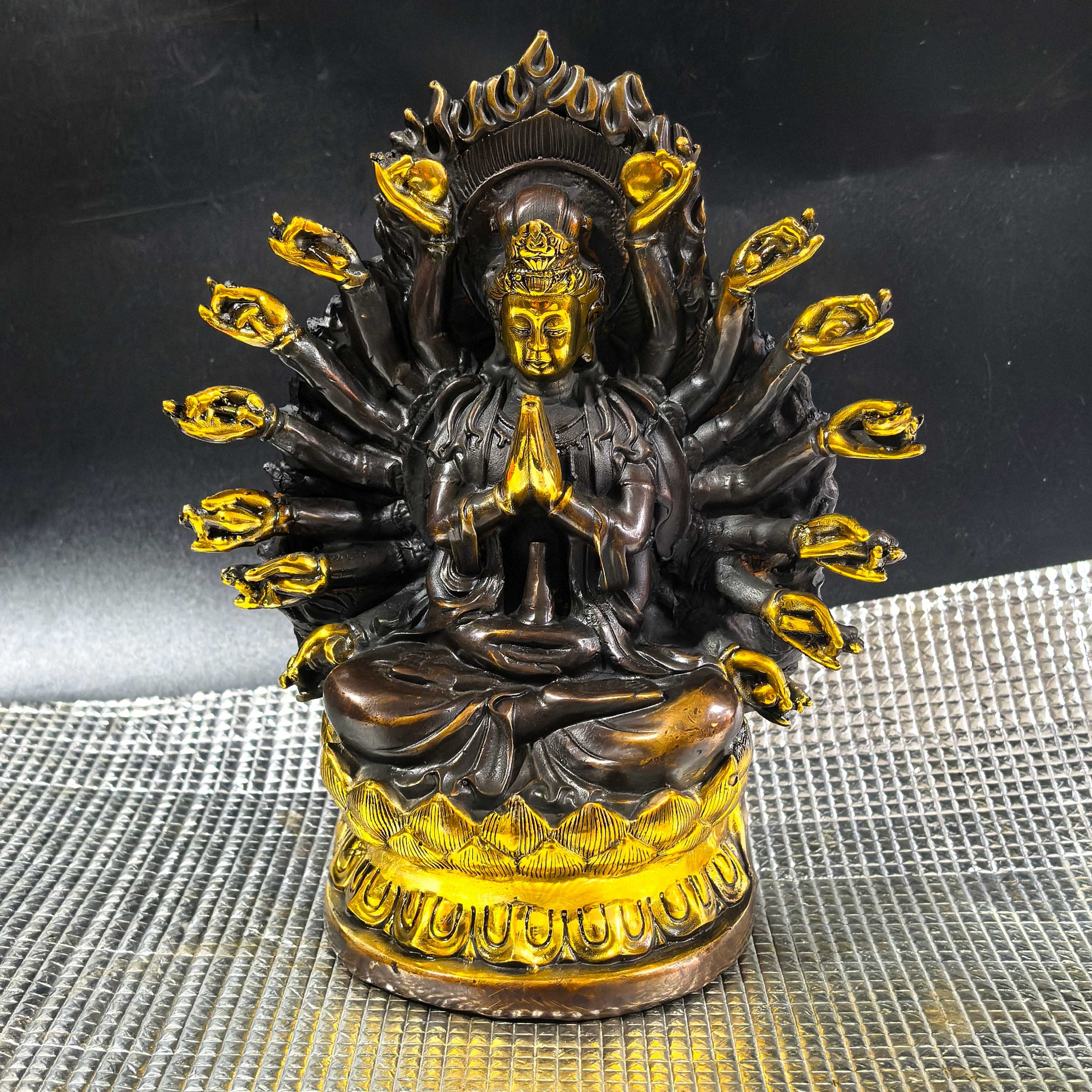 Antique bronze Thousand-armed Guanyin Bodhisattva pure copper ornaments seated statue of Guanyin Bodhisattva home Buddha statue worship