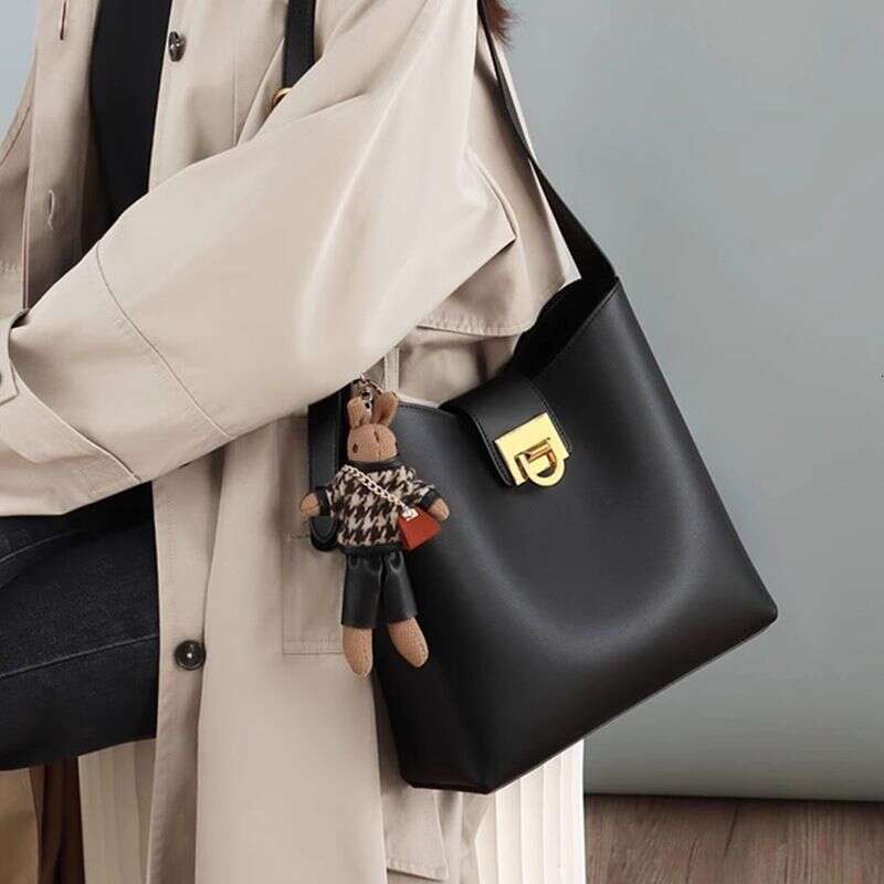 Genuine Leather 2025 New High-End Niche Design Fashion Shoulder Tote Large Capacity Commuter Crossbody Bag