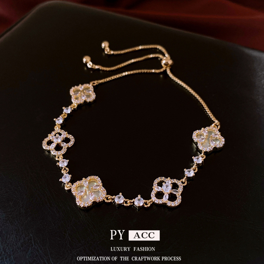 Luxury Brand Designer Jewelry Light Luxury Exquisite Shell Four-Leaf Flower Bracelet For Women, Elegant Micro-Paved Zircon Bracelet, Niche High-End Ve
