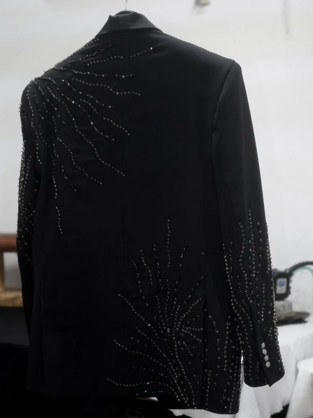 Unique Wedding Tuxedos 1 Piece Set Jacket Beaded Men Suit Shawl Lapel Single Breasted Evening Prom Groom Blazers Customized