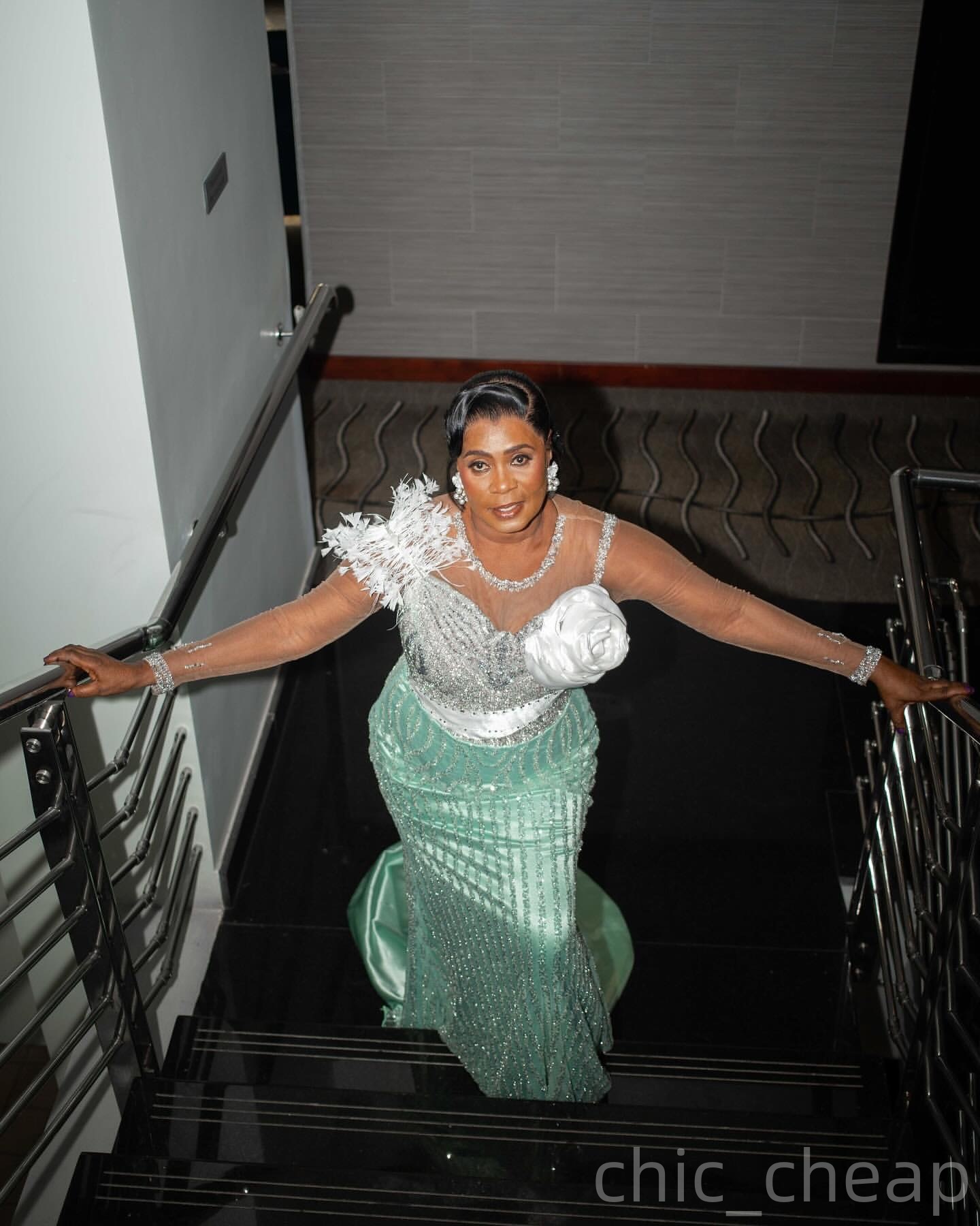 2025 Plus Size Mint Mermaid Mother Of Bride Dresses Feather Flower Beaded Prom Evening Party Mamas Dress Vintage 50s Birthday Wedding Guest Groom Moth