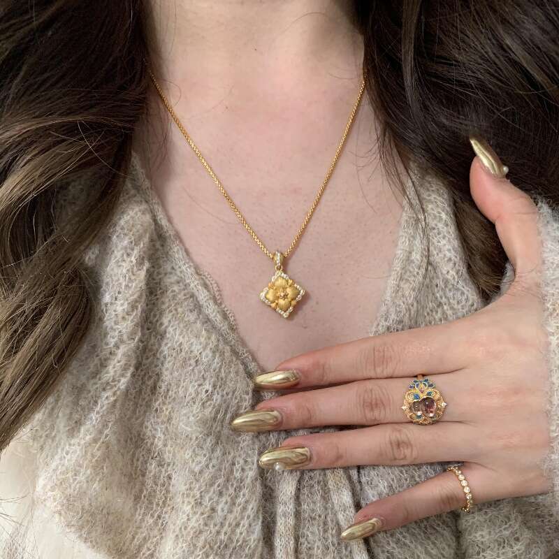 French Italian Vintage Brushed Double-Sided Dia-Encrusted Four-Leaf Clover Necklace Palace Style Versatile Collarbone Chain