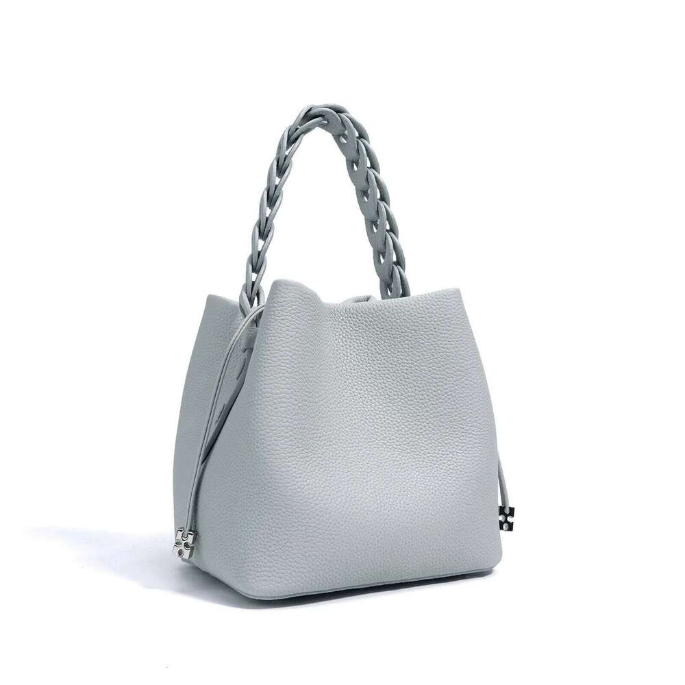 2026 New Genuine Leather Bucket Bag Summer Crossbody Shoulder Women's Tote Versatile Hobo Handbag Spacious Casual Fashion 250805 250805