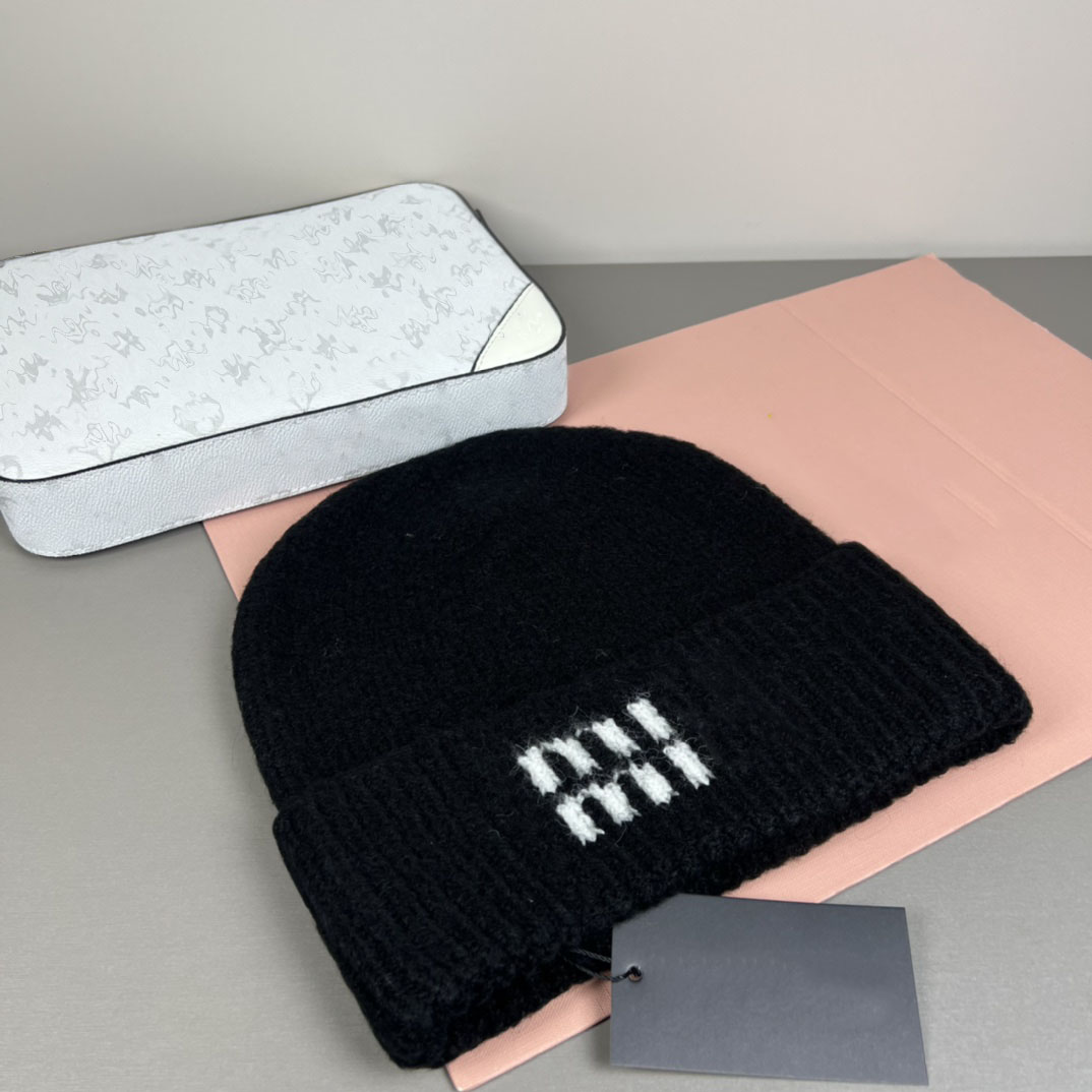 Designer beanie for women hat winter knitted hats warm casual classic simple Youth Fashion styles wool high-quality winter hatse essential for winter nice