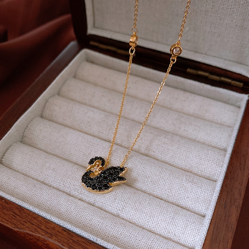 Luxury Brand Designer Jewelry Light Luxury Zircon Crown Black Swan Necklace Exquisite Vintage Temperament Sweater Chain Versatile High-End Jewelry Who