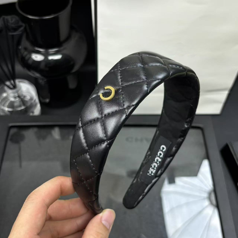 Women's Designer Headband Retro Headband High-quality Leather Headband To Enhance The Top of The Skull Wide-brimmed Headband Three Colors Available