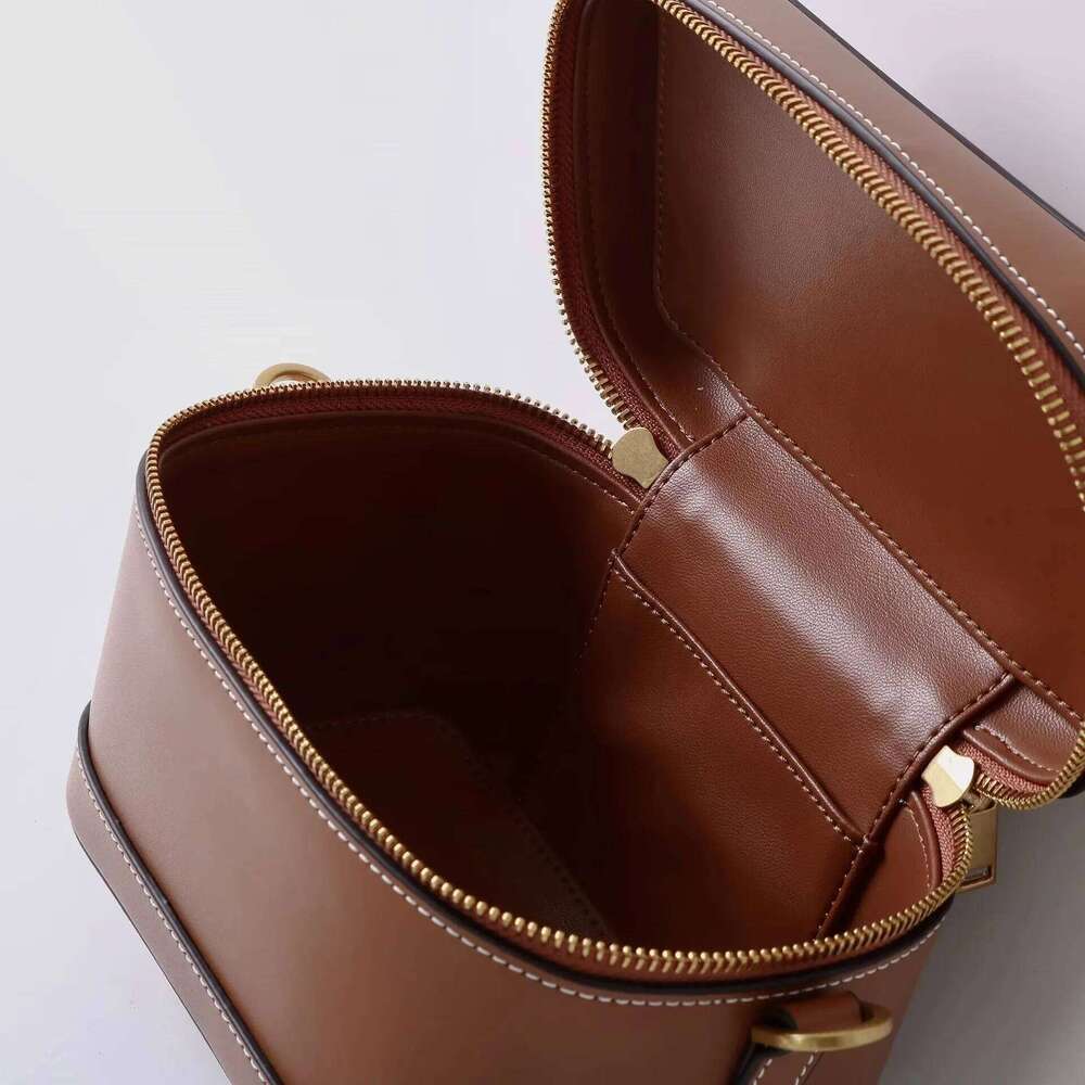 Genuine leather box 2025 niche design one-shoulder crossbody fashion high-end cowhide ladies hand-held small square bag