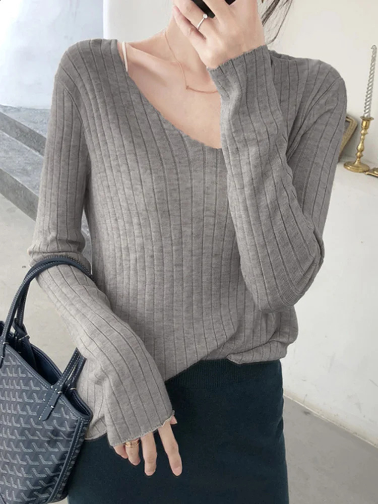 Fashion V Neck Striped Pullovers Knitted Women Sweaters Autumn Winter Slim Long Sleeve Womens Sweater Woman Tops 250911