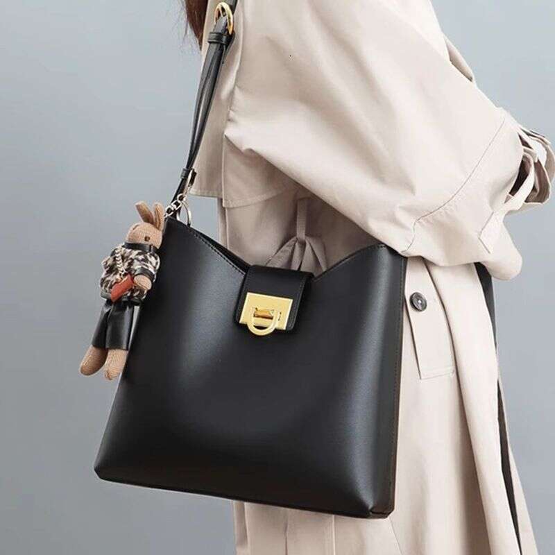 Genuine Leather 2025 New High-End Niche Design Fashion Shoulder Tote Large Capacity Commuter Crossbody Bag