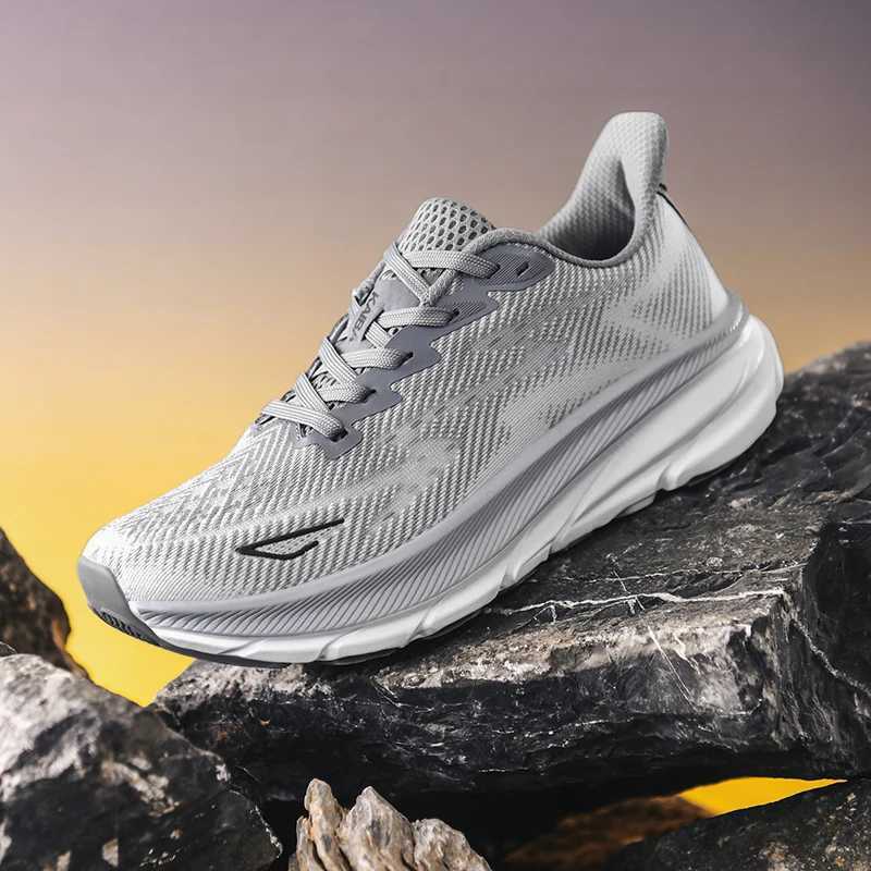 Mens Running Shoes Luxury shoes Couple Outdoor Sneakers Cushioning Breathable Mesh Offroad Trainer Shoes Race NonSlip Fashion W250912