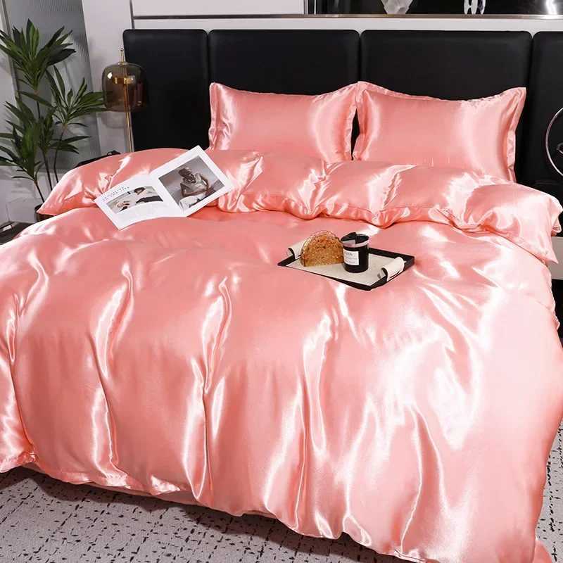 Solid Color Smooth Ice Silk Queen Duvet Cover Set Hotel Luxury Advanced Bedding with Pillowcase Pink Single King Comforter Cover C250912