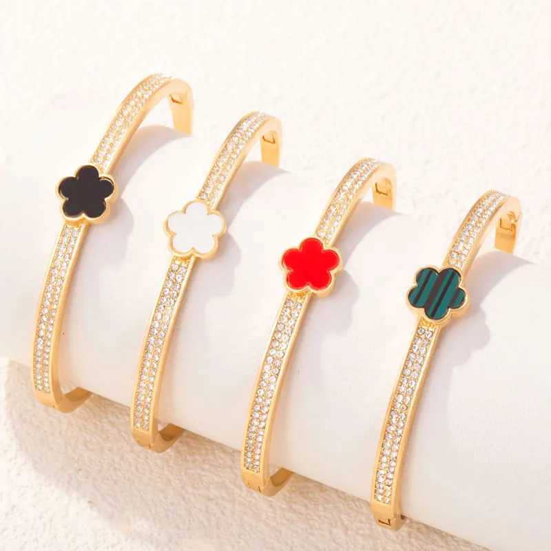 High Quality Inlaid Zircon Hot Selling Plum Bloss Plant Five Flower Bangle Bracelet for Wen Lucky Jewelry Gifts S250912