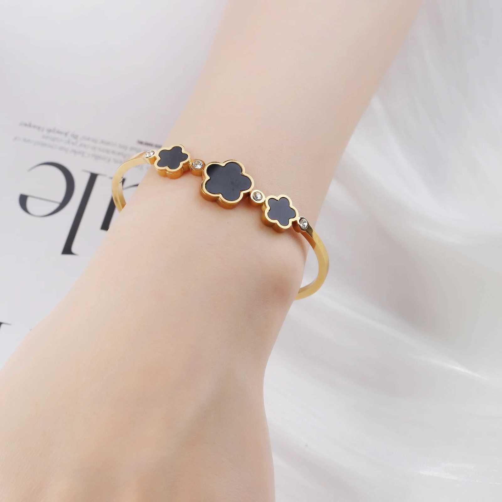 Hot S Simple Shell Five Flower Stainl Steel Open Bangle Fashion For Wan Non Fading Jewelry Party Gift Fem S250912