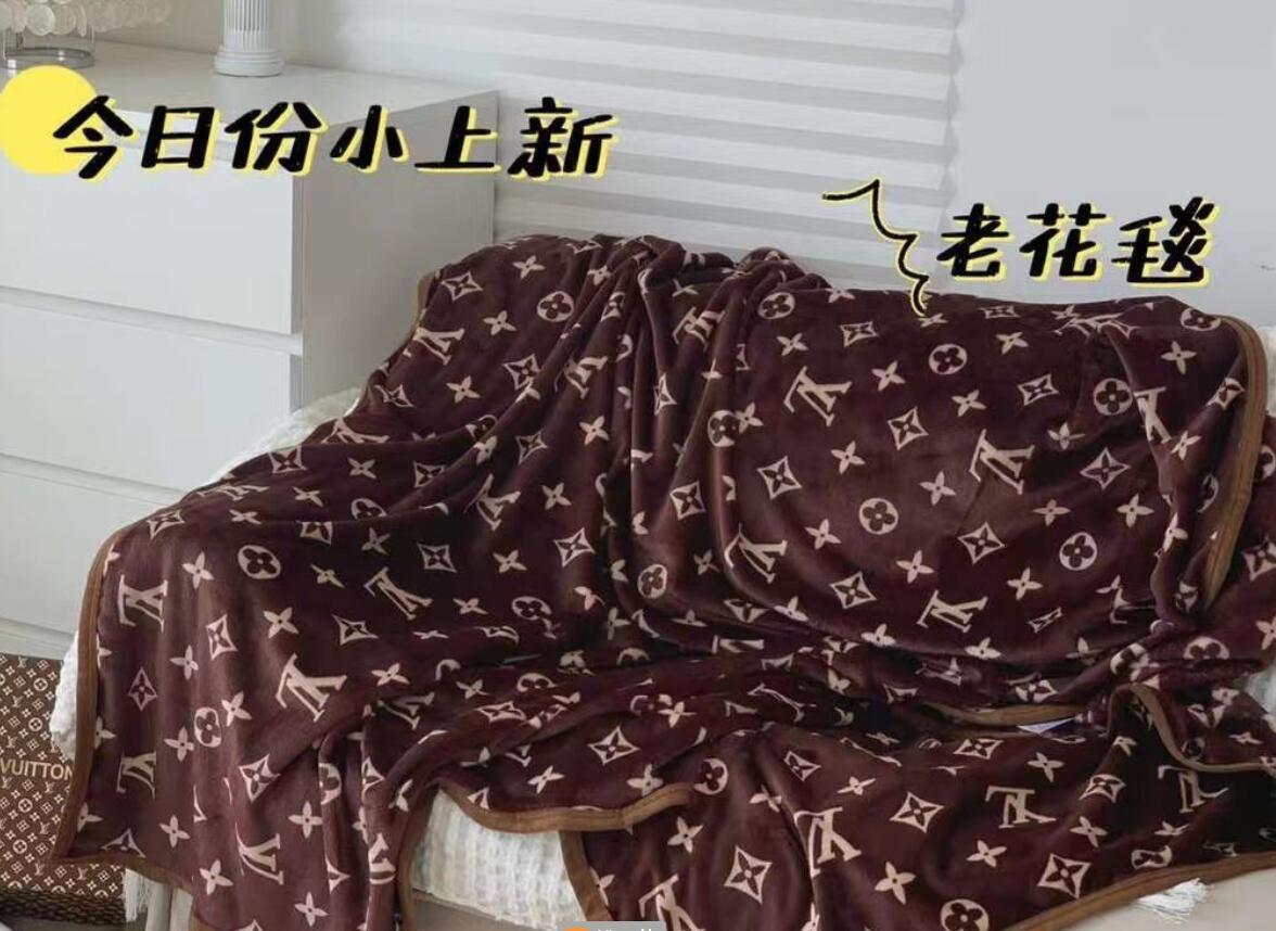 Flannel Trendy Brand Office Leisure Nap Air Conditioning Throw Blanket