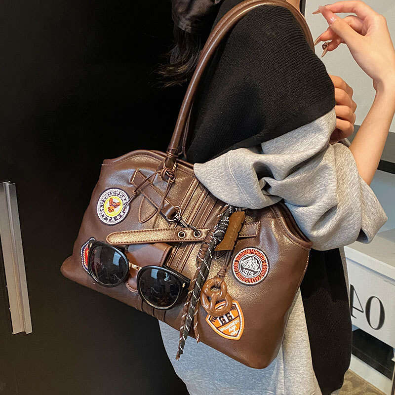 American Badge Underarm Designer Bags for Women 2025 New Large Capacity Commuter Versatile College Style Shoulder Tote Bag