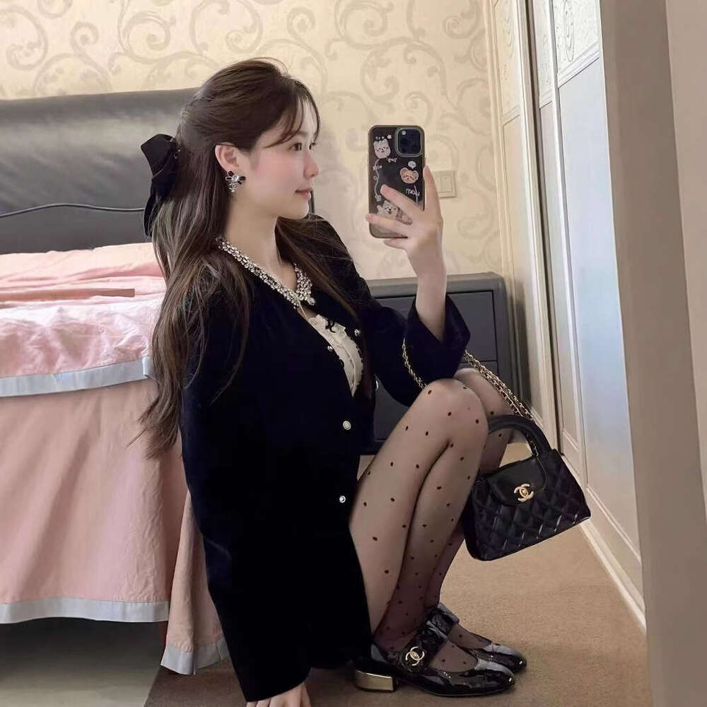 DHEssentials Two-Piece Set 2025 Autumn New High-End Hepburn Style Elegant Short Jacket High-Waisted Skirt for Women