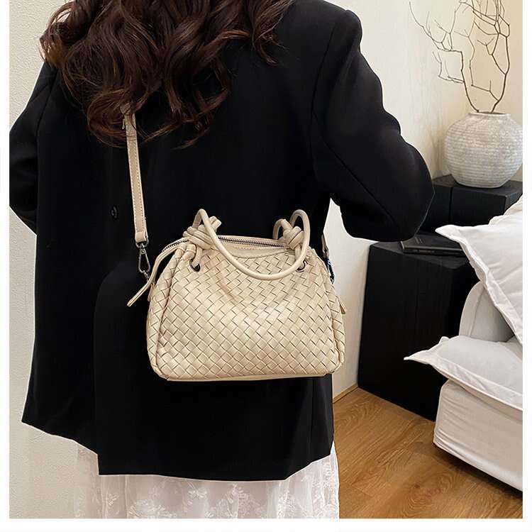 Designer Bag Tote Bag Shoulder Bag Women New Summer Trend Woven Bucket Niche Designer Commuter Handbag Crossbody Bag