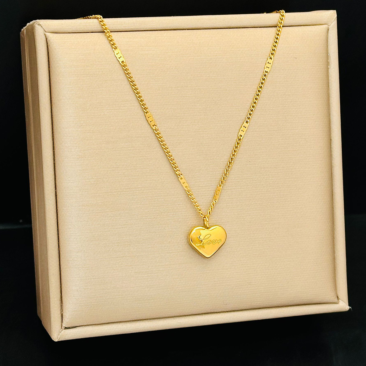 New Love Necklace for Women Versatile High-End Elegant Light Choker Peach Heart Titanium Steel Collarbone Chain Jewelry