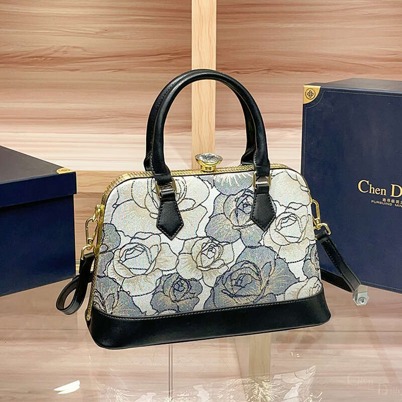 2025 New Women's Single Shoulder Crossbody Fashion Pillow Internet Celebrity Box Bag Shell Handbag