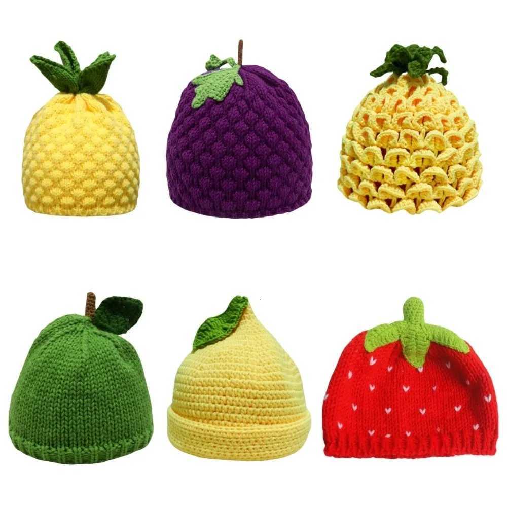 mon Creative Knitted Fruit Hat Warm Thick Strawberry Plover Soft Handmade Pineapp Beanie Skiing G250910