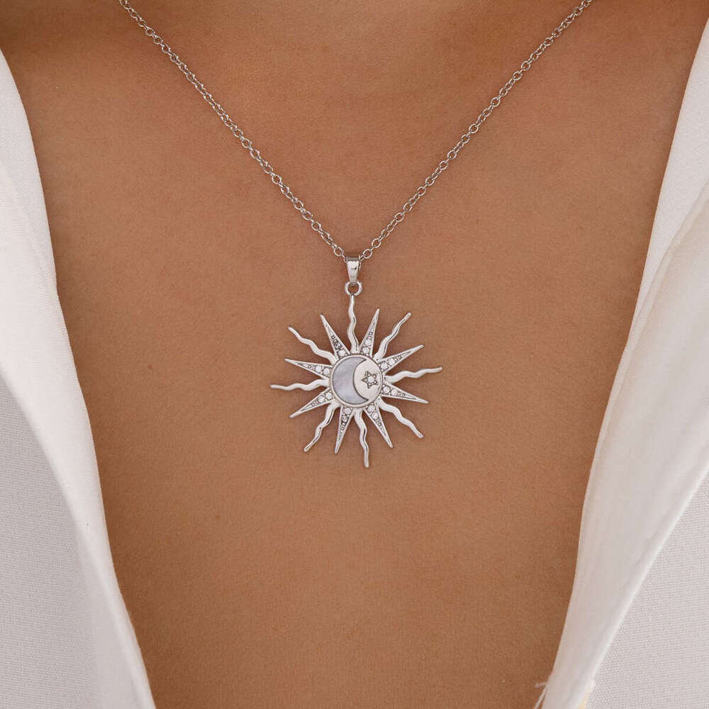Sun Inlaid Dia Fashion Jewelry Alloy Moon Pendant Niche Light Star Necklace