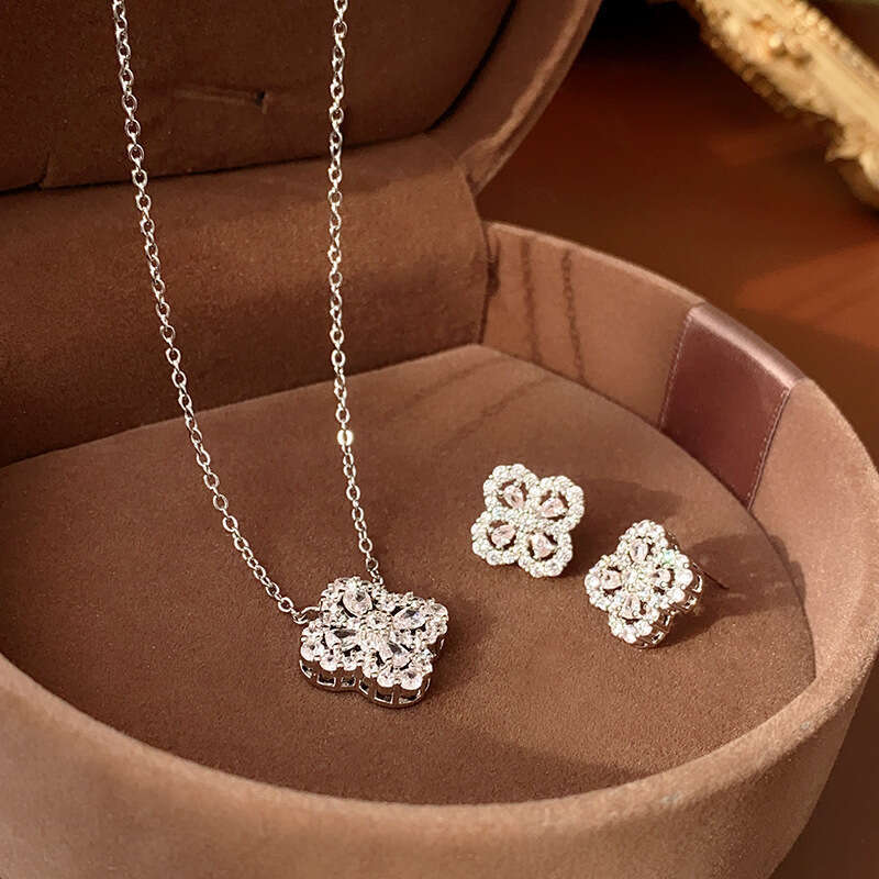 Sier Needle Zircon Flower Hollow Simple Fashionable Elegant Clavicle Chain Versatile Light High-end Sense Necklace