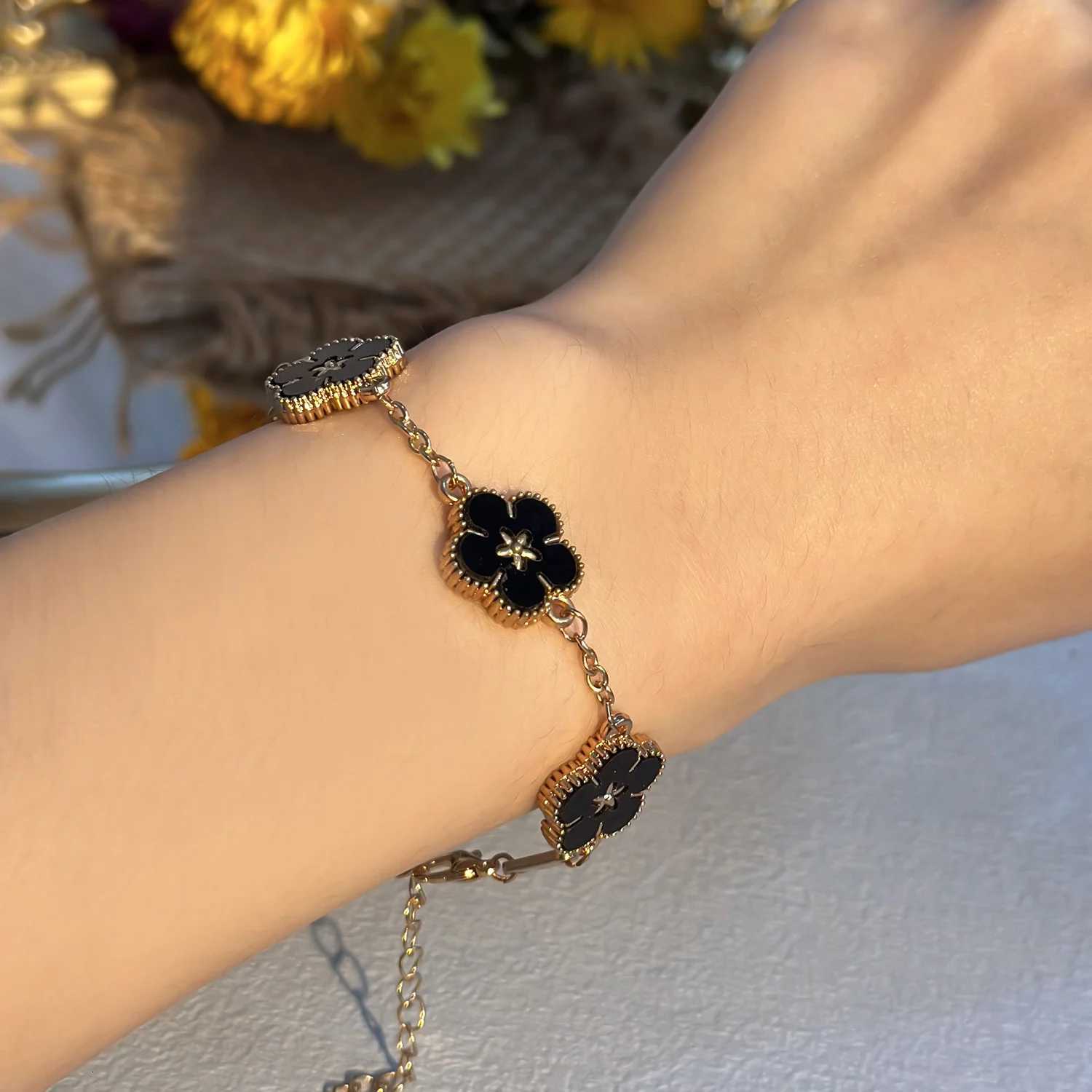 Lucky Light Luxury Doublesided Plum Blosss Bracelets for Five Wen Flower Adjustable Bracelets Aesthetic Party Jewelry S250913