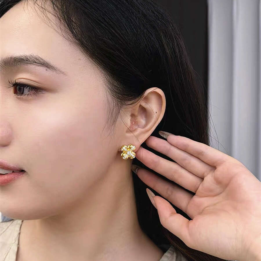 2025 Brilliant Petal Earrings for Women, Light High-End Earrings, Exquisite Ear Jewelry