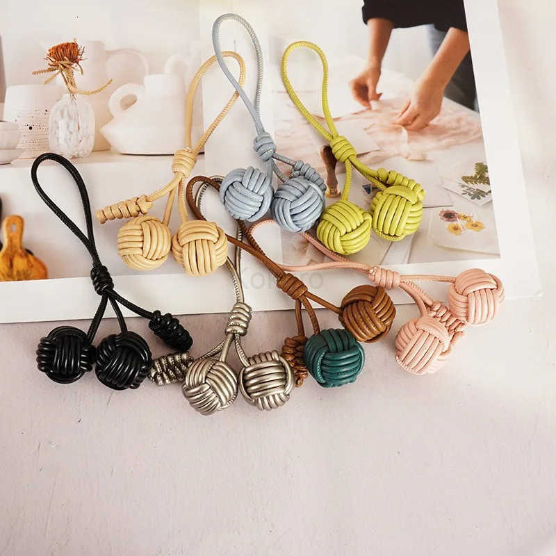 Designer Bag Korean Trendy Snowball Pendant Handmade Woven Ball Versatile Bag Accessories Car Hanging Elegant Decor M250912