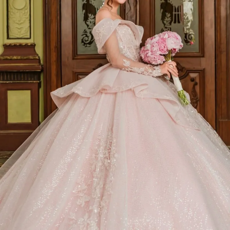 Light Pink Sparkly Quinceanera Dresses Lace Appliques Off Shoulder Long Sleeves Princess Prom Party Gown Ball Gown Sweet 16 Dress