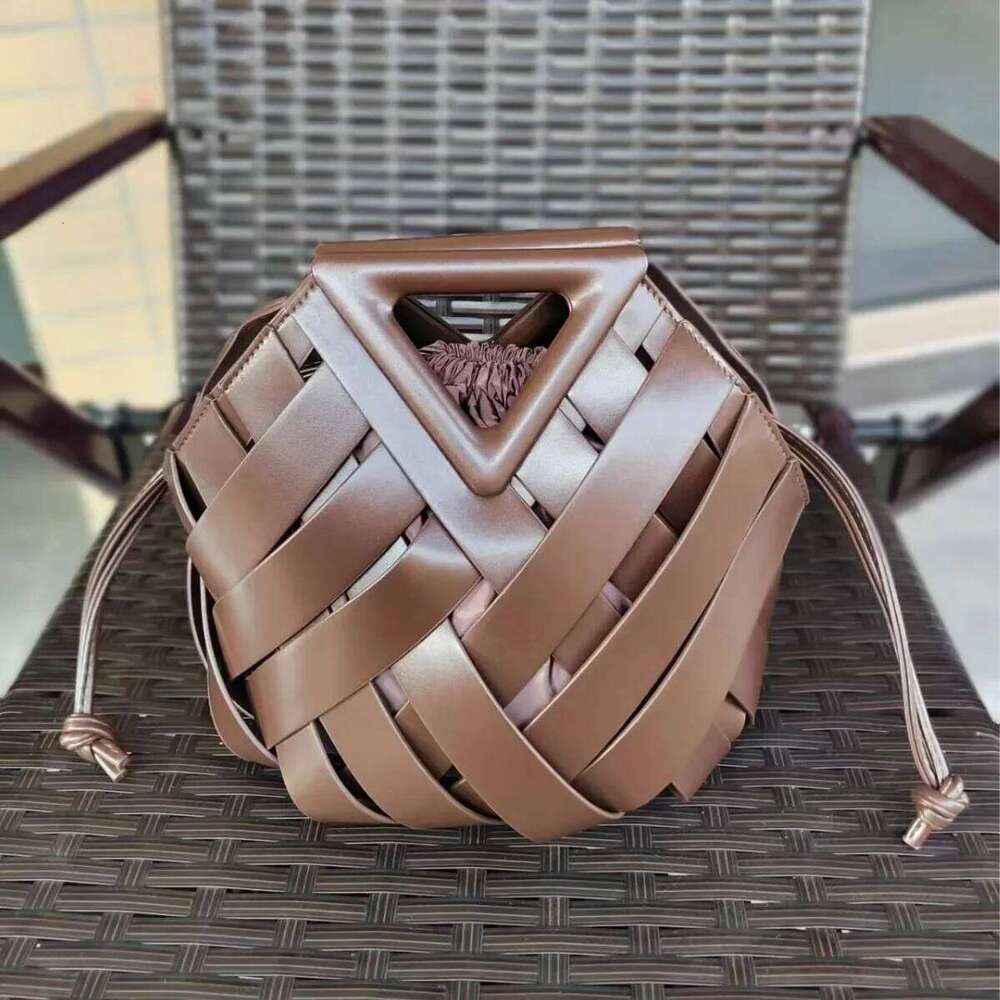 Elegant High-End Fashionable Women's Basket Nichedesign Hand-Woven Cross-Border Bag New 2024 Model Motorcycle Equipment Accessor
